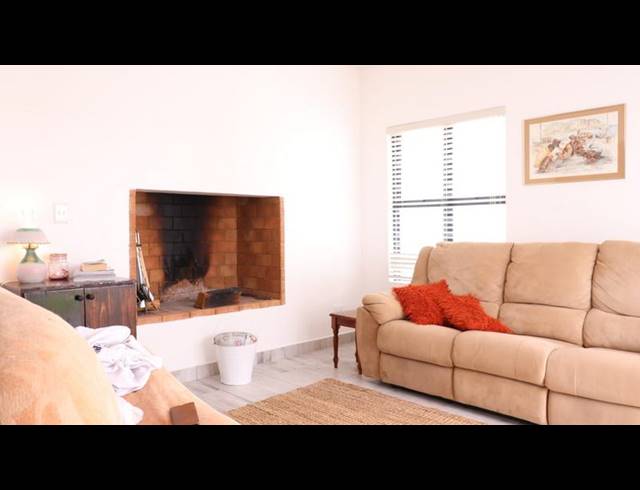 2 BEDROOM HOUSE FOR SALE IN DWARSKERSBOS